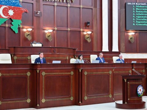 Deputatların tətili təxirə salındı - Növbədənkənar sessiya olacaq