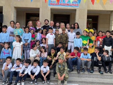 Akademik uşaqlarla görüşdü