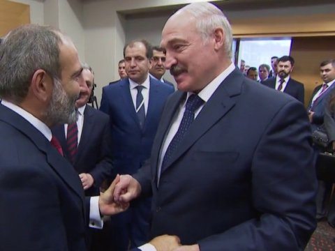 Lukaşenko Paşinyanı “təcrübəli siyasətçi” adlandırdı