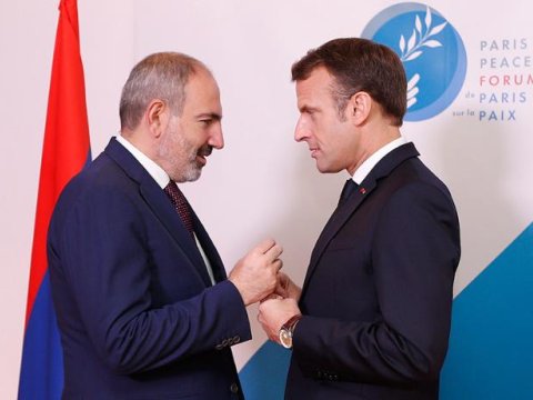 Makron da Paşinyana zəng etdi