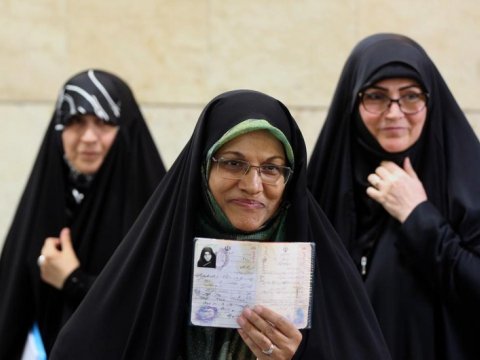 İranda prezidentliyə ilk qadın NAMİZƏD