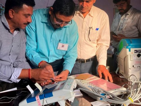 Hindistanda seçkilərin son günü - İstidən 33 nəfər öldü