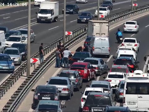 Aeroport yolunda maşın piyadanı vurdu