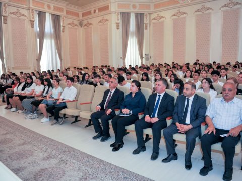 BMU-nun professor-müəllim heyəti abituriyentlərlə görüşdü - FOTO