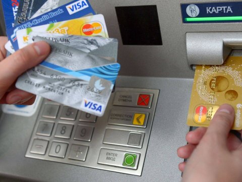 Bank kartlarına müdaxilə edən daha 3 dələduz SAXLANILDI