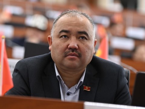 Qırğızıstan Parlamentinin sədri Ulu Öndərin məzarını və Şəhidlər xiyabanını ziyarət edib