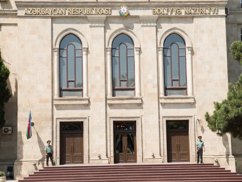 Ədliyyə Nazirliyinin işçilərinin sayı artırıldı