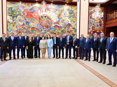 Sahibə Qafarova qırğızıstanlı həmkarı ilə görüşdü