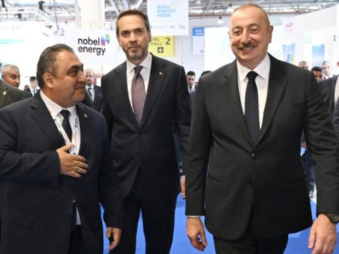 Prezidentə “Caspian Energy” jurnalı təqdim edildi 
