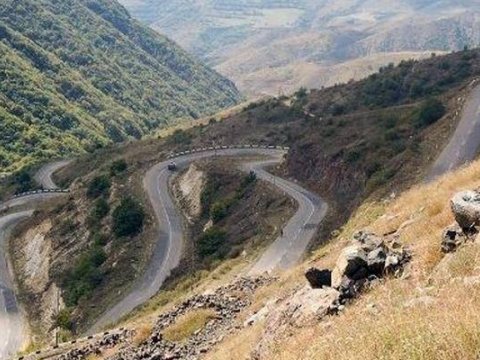 Prezident Məhəmməd Moxberlə Zəngilanı Naxçıvanla birləşdirəcək yoldan DANIŞDI