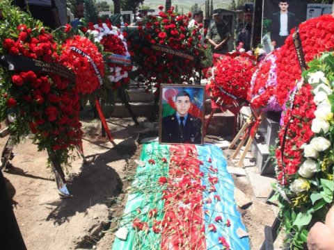 Ötən gün həlak olan hərbçimiz dəfn edildi - FOTOLAR