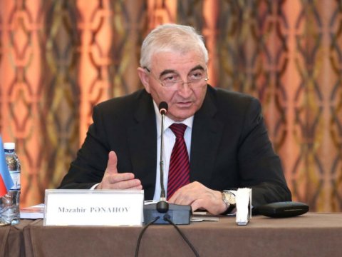 Məzahir Pənahov Macarıstana gedir