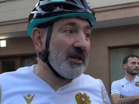 Paşinyan velosipedə mədhiyyə dedi - VİDEO