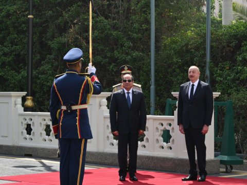 İlham Əliyevin Misirdə rəsmi qarşılanma mərasimi olub