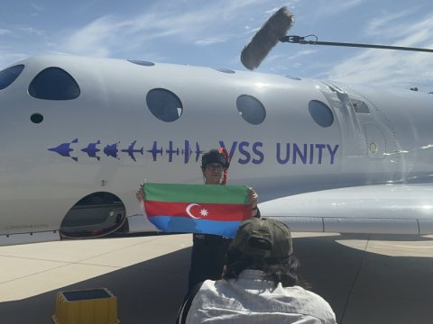 Azərbaycanlı astronavt kosmik səyahəti başa vurdu