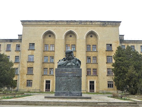 Azərbaycanda vəzifəli şəxslər istefa VERDİLƏR