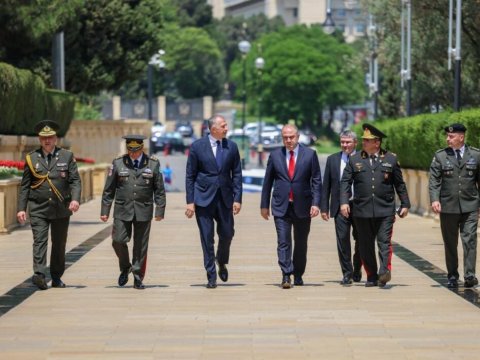 Gürcüstanın müdafiə naziri AZƏRBAYCANDA