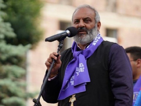 Tələbimizə məhəl qoyulmasa, parlamentə girişi bağlayacağıq - Keşiş