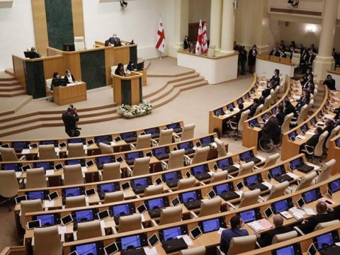 Gürcüstan parlamenti LGBT təbliğatını qadağan edən qanun layihəsini QEYDƏ ALDI