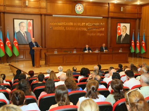 Əhliman Əmiraslanov Ağsaqqallar Şurasının hesabat konfransında iştirak edib