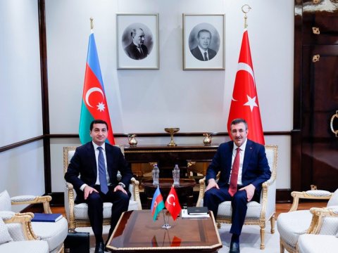 Hikmət Hacıyev Cevdet Yılmazla görüşdü