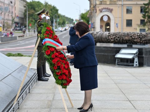 Spiker Minskdə Zəfər abidəsini ziyarət etdi - FOTOLAR 