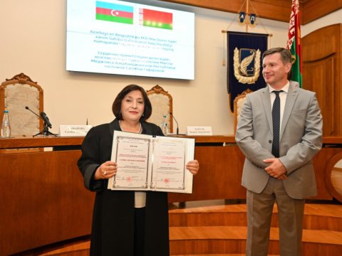 Sahibə Qafarovaya Fəxri professor adı verildi - FOTO