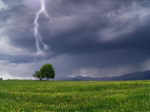 Faktiki hava: Şimşək çaxıb, leysan yağıb