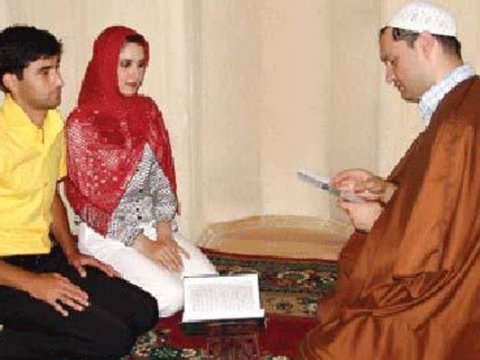 Yetkinlik yaşına çatmayanların kəbinini kəsən mollalar cərimələnəcək