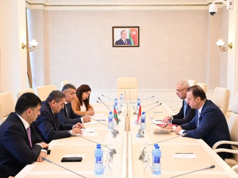 Albaniyalı deputatlar Milli Məclisdə olublar