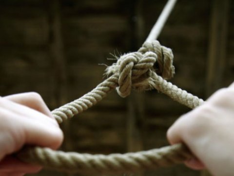 Gəncədə iki uşaq anası intihar etdi