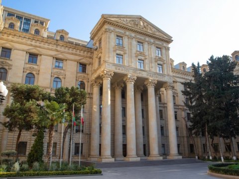 XİN Rusiyanı Milli Günü münasibətilə təbrik etdi