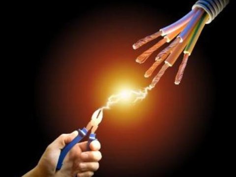 Lənkəranda rabitəçini elektrik cərəyanı vuraraq öldürdü