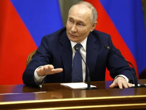 Putin hərbi rəhbərliklə fövqəladə iclas keçirib