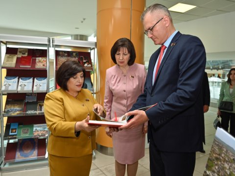 Spiker Belarus Milli Kitabxanasında olub - FOTO