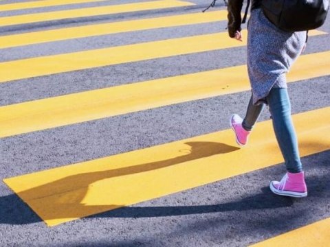 Yolu keçən yeniyetməni maşın vurdu