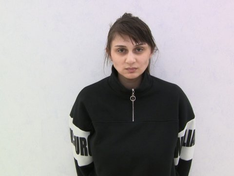 Yüzlərlə təqaüdçünün kartından pul oğurlayan Nuranə tutuldu - VİDEO