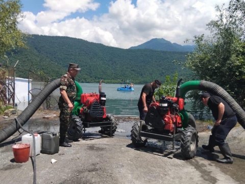 Nohur gölündə daşma riski