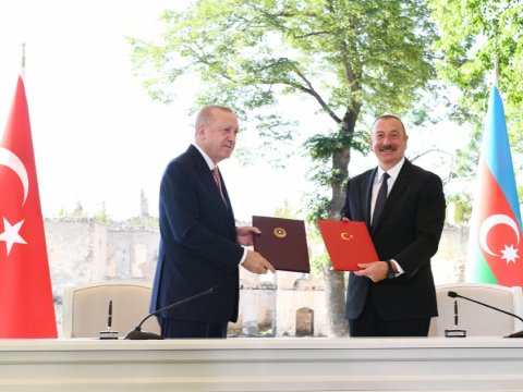 Gələcək nəsillər üçün mənəvi miras - ŞƏRH