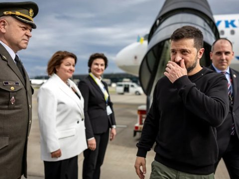 Zelenski İsveçrəyə getdi