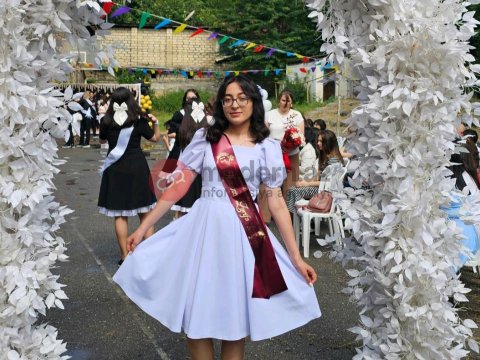 Bu, gələcəyin tələbidir - 700 bal toplayan Zərifə xaricdə oxumaq istəyir