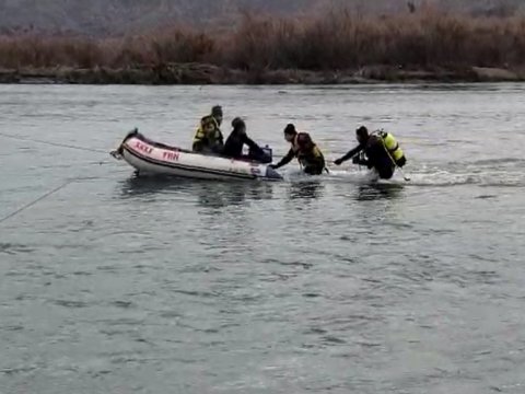 Maşınla Kürə düşənlərin axtarışı davam edir