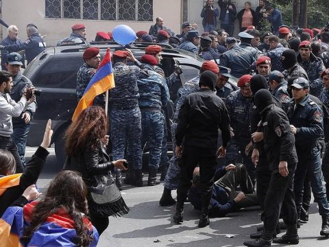 İrəvandakı mitinqə qoşulan 12 nəfərə cinayət işi açılıb