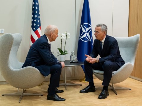 Bayden NATO Baş katibi ilə Ukraynadakı vəziyyəti müzakirə etdi