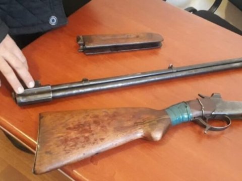 Qanunsuz saxlanılan odlu silahlar təhvil verildi