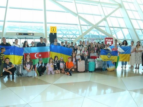 Ukraynadan daha 30 uşaq Azərbaycana gətirildi - FOTO