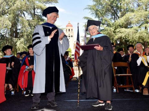 105 yaşında magistr dərəcəsi aldı