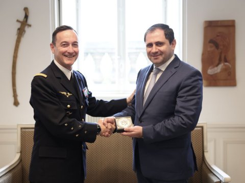 Papikyan Makronun hərbi müşaviri ilə GÖRÜŞDÜ