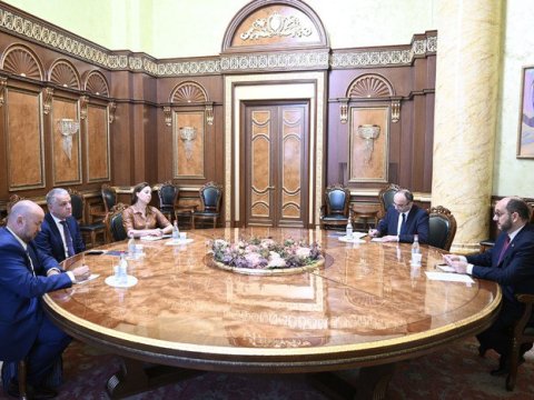 Paşinyanın aparat rəhbəri Aİ səfiri ilə görüşüb