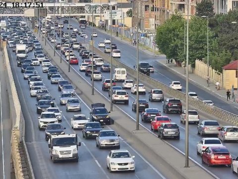 Tətilin sonuncu günündə Bakıda tıxac var 